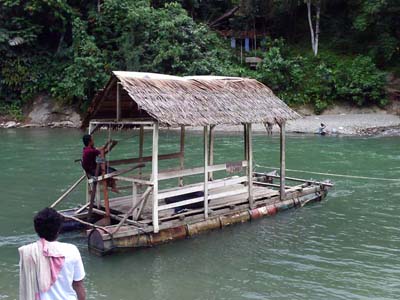 Mini-ferry in Tangkahan